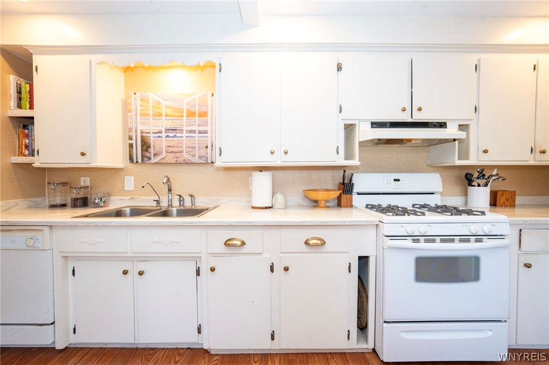 3373 Old Lakeview Road Hamburg, NY 14075 - Photo 13 of 40 granite counters