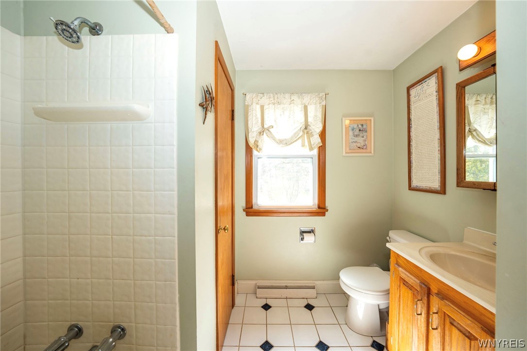 3373 Old Lakeview Road Hamburg, NY 14075 - Photo 17 of 40 large bathroom