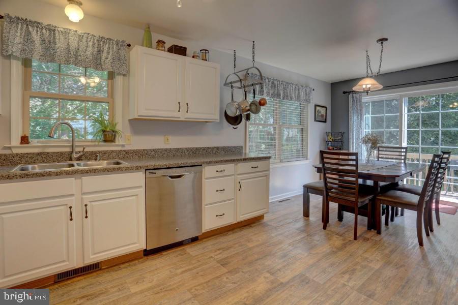 17 Tupelo Street Lititz, PA 17543 - Photo 4 of 25