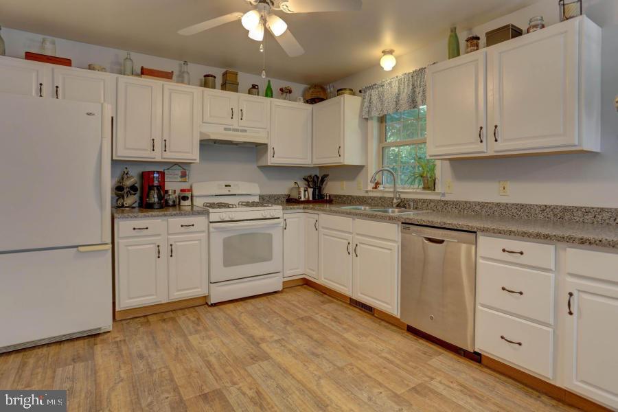 17 Tupelo Street Lititz, PA 17543 - Photo 6 of 25