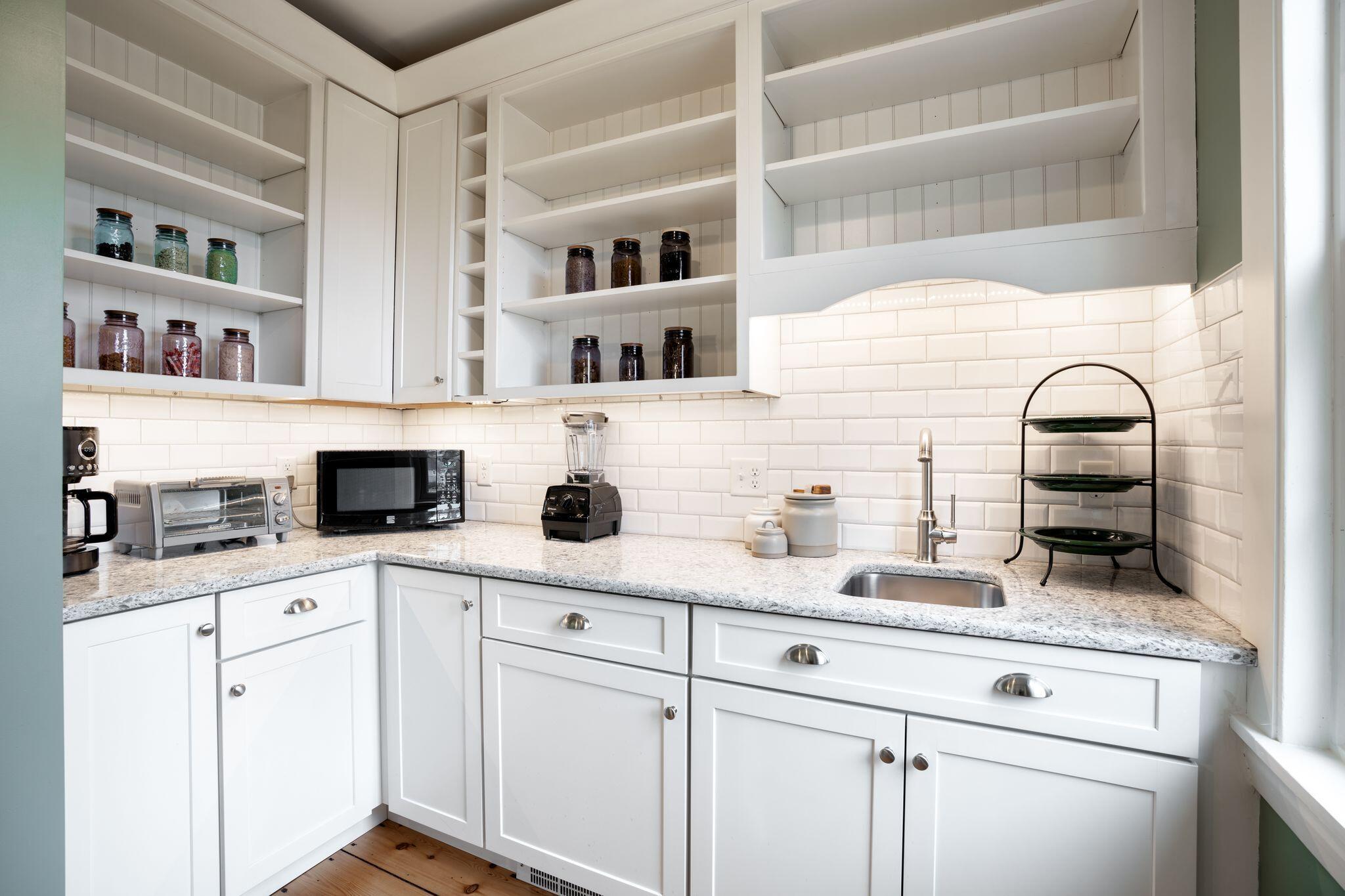 77 Foreside Road Cumberland, ME 04110 - Photo 18 of 38 Butlers Pantry