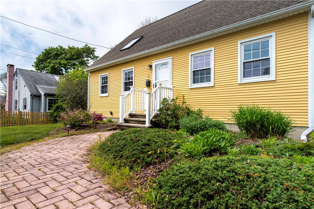 6 Englewood Court Warren, RI 02885 - Photo 2 of 18