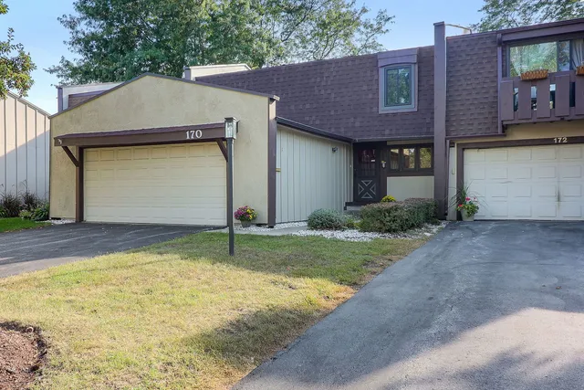 $340,000 | 170 Cascade Drive, Indian Head Park, IL 60525