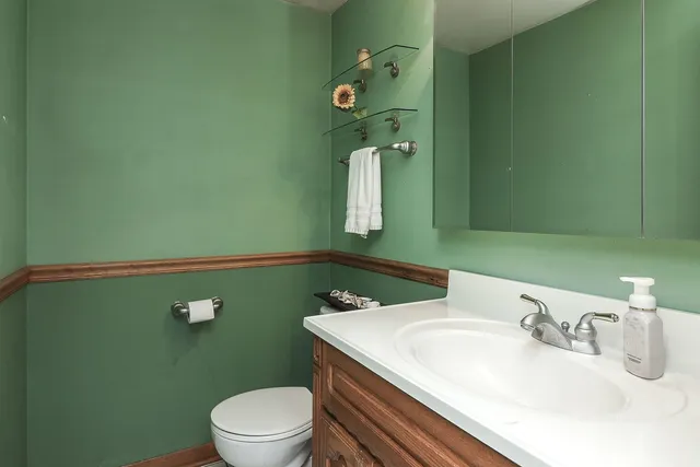 $340,000 | 170 Cascade Drive, Indian Head Park, IL 60525