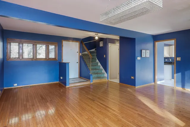 $340,000 | 170 Cascade Drive, Indian Head Park, IL 60525