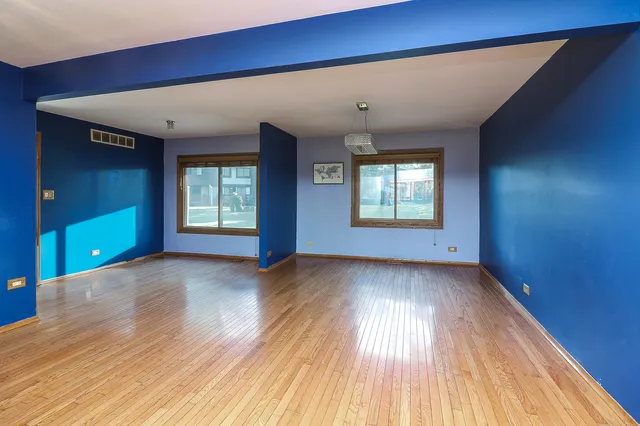 $340,000 | 170 Cascade Drive, Indian Head Park, IL 60525