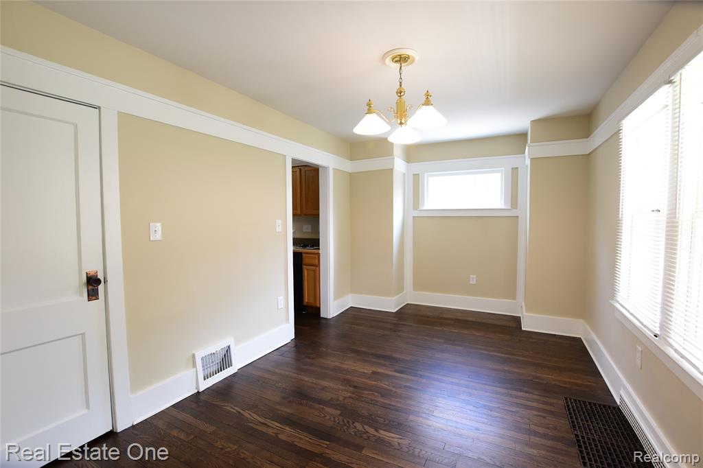99 Chippewa Road Pontiac, MI 48341 - Photo 9 of 28