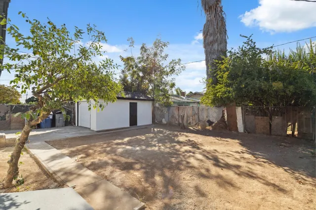 $334,998 | 832 South 4th Street, Fresno, CA 93702