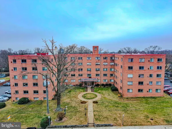 $1,950 | 614 Sligo Avenue, Unit 405, Silver Spring, MD 20910