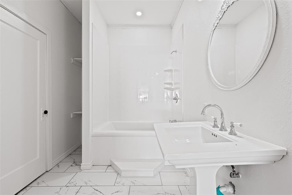 204 Jones Street Longview, TX 75602 - Photo 29 of 38 a bathroom with a sink and a mirror