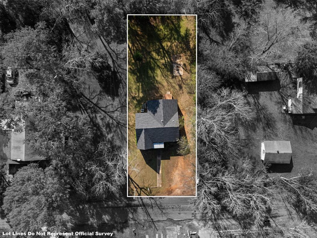 204 Jones Street Longview, TX 75602 - Photo 5 of 32 a view of a outdoor space with trees