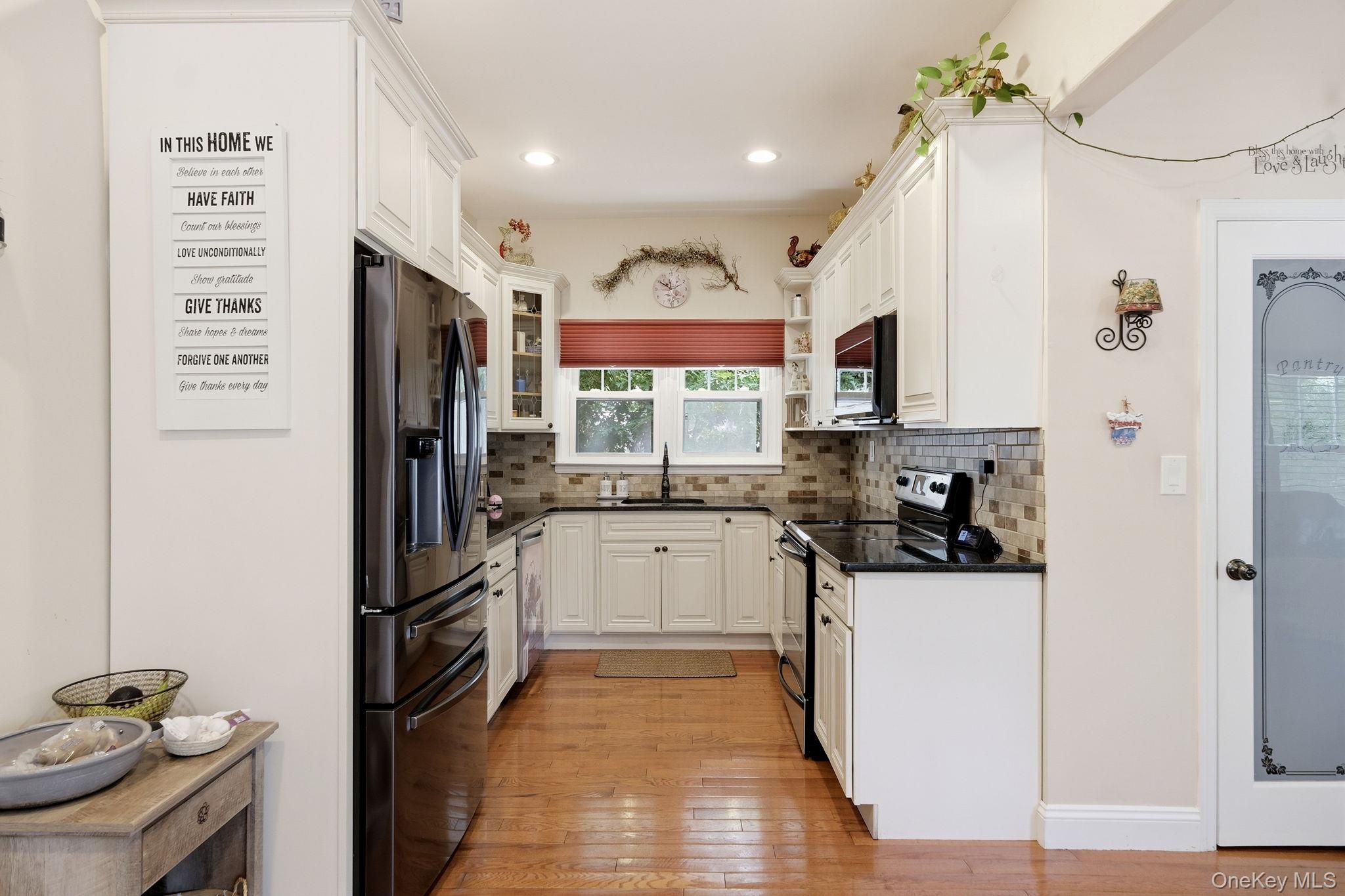 36 Sayville Road Sound Beach, NY 11789 - Photo 7 of 50