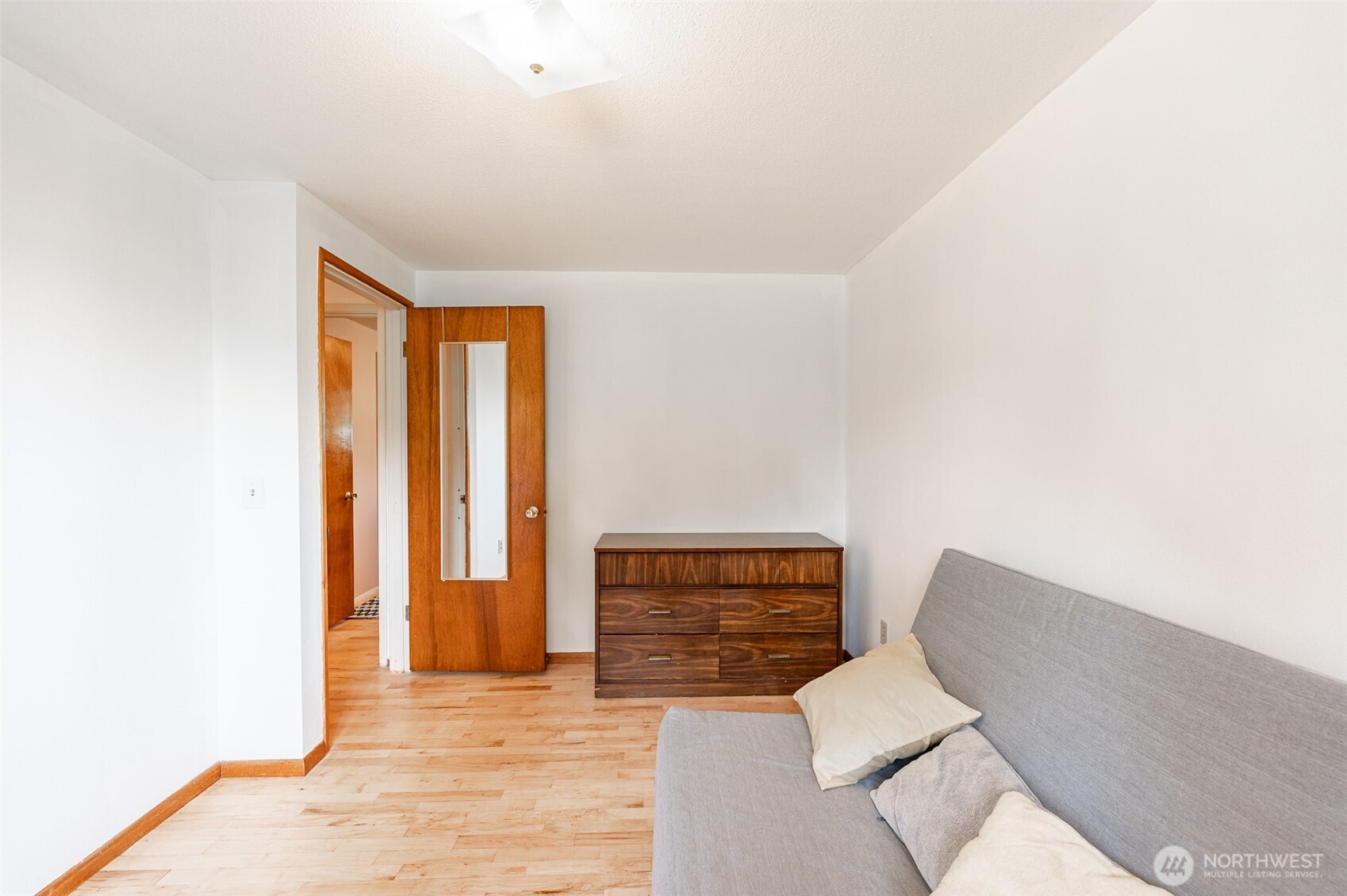 9116 121st Street Southwest Lakewood, WA 98498 - Photo 14 of 24 a living room with furniture and a gate