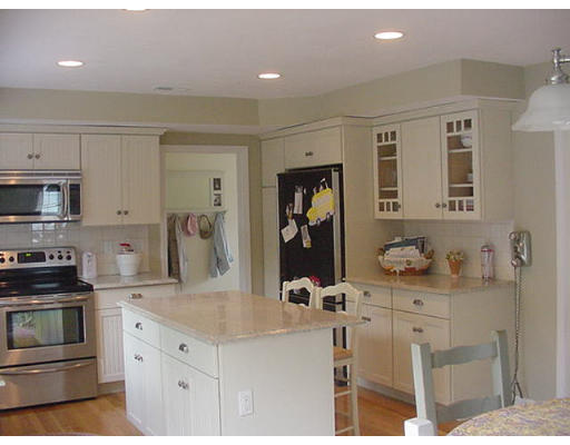72 Mohawk Road Raynham, MA 02767 - Photo 7 of 22 Gallery Image 7