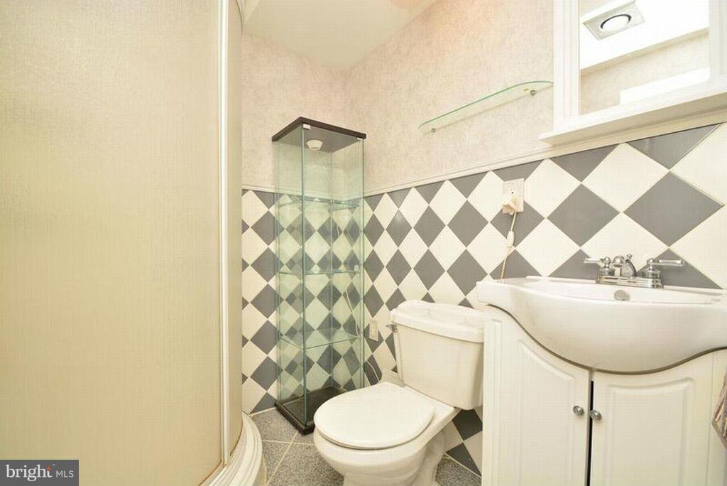 3134 Baybriar Road Baltimore, MD 21222 - Photo 15 of 30 Bath