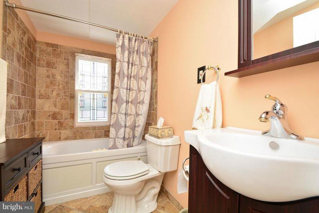 3134 Baybriar Road Baltimore, MD 21222 - Photo 25 of 30 Bath