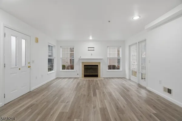 $425,000 | 116 Chariot Court, Unit 116, Piscataway, NJ 08854