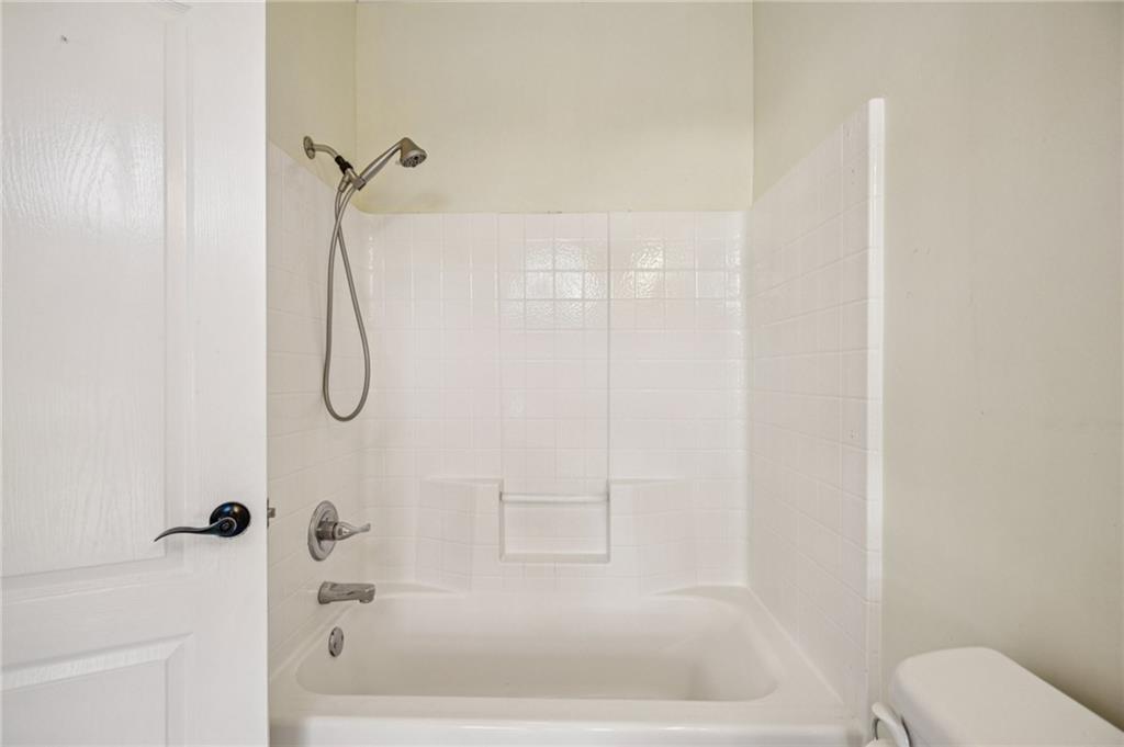 181 Granny Smith Circle Clarkesville, GA 30523 - Photo 39 of 79 a bathroom with a bath tub with a shower