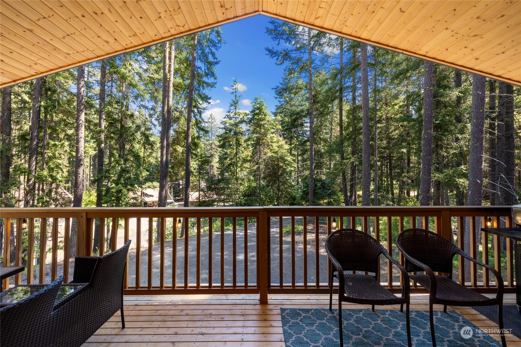 230 Easy Street Ronald, WA 98940 - Photo 21 of 40 a view of a chairs and table in patio