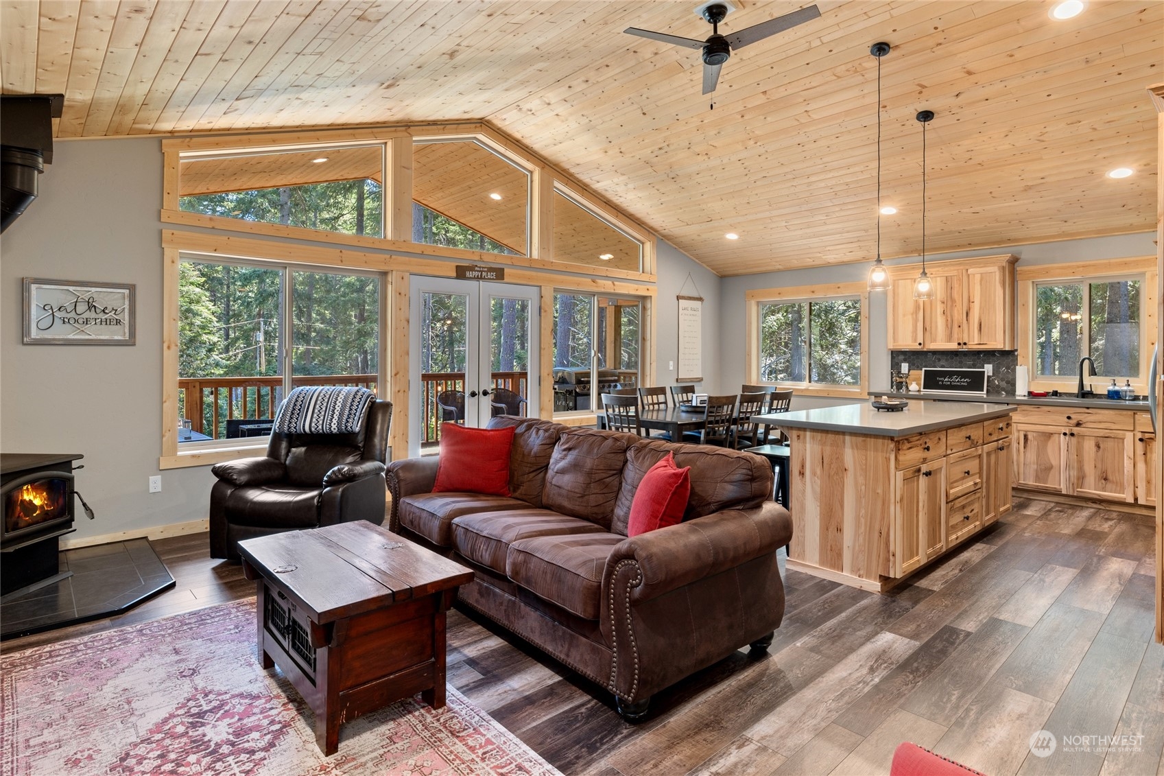230 Easy Street Ronald, WA 98940 - Photo 10 of 40 a living room with furniture and a large window