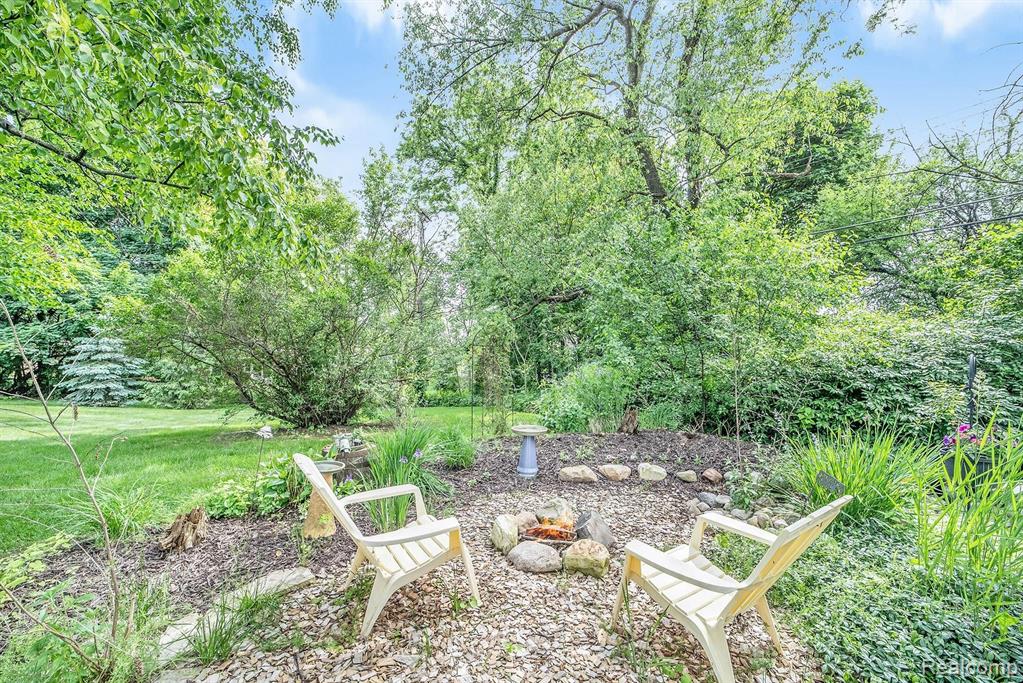 2252 Devonshire Road Bloomfield Hills, MI 48302 - Photo 39 of 40