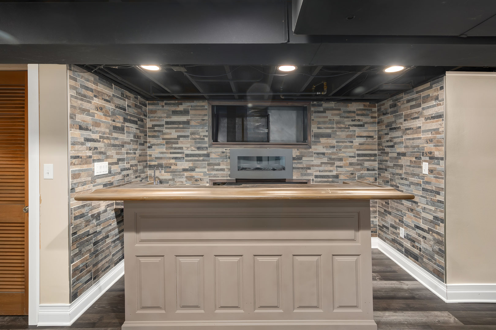 7804 Rohrer Drive Downers Grove, IL 60516 - Photo 22 of 28 a view of granite counter top