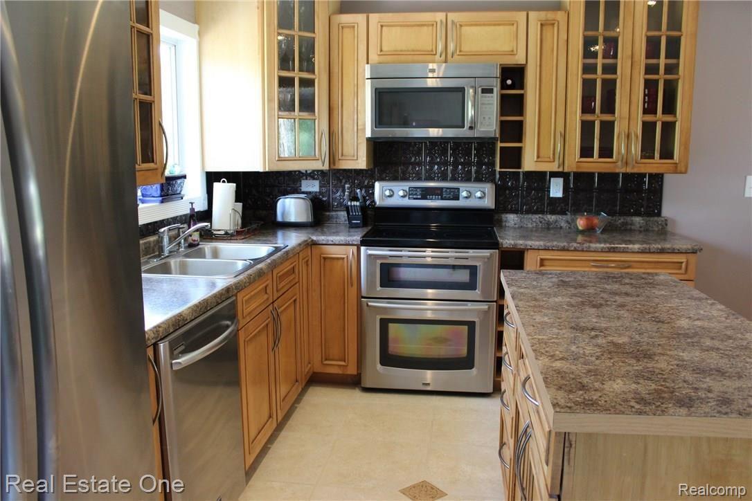 3260 North Henderson Road Davison, MI 48423 - Photo 17 of 59 IMG_7913.JPG