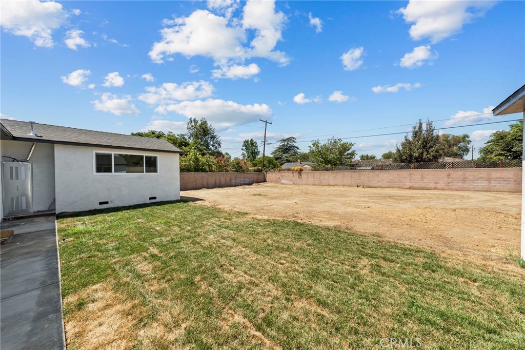4881 Arlington Avenue Riverside, CA 92504 - Photo 32 of 37 a view of an outdoor space and a yard