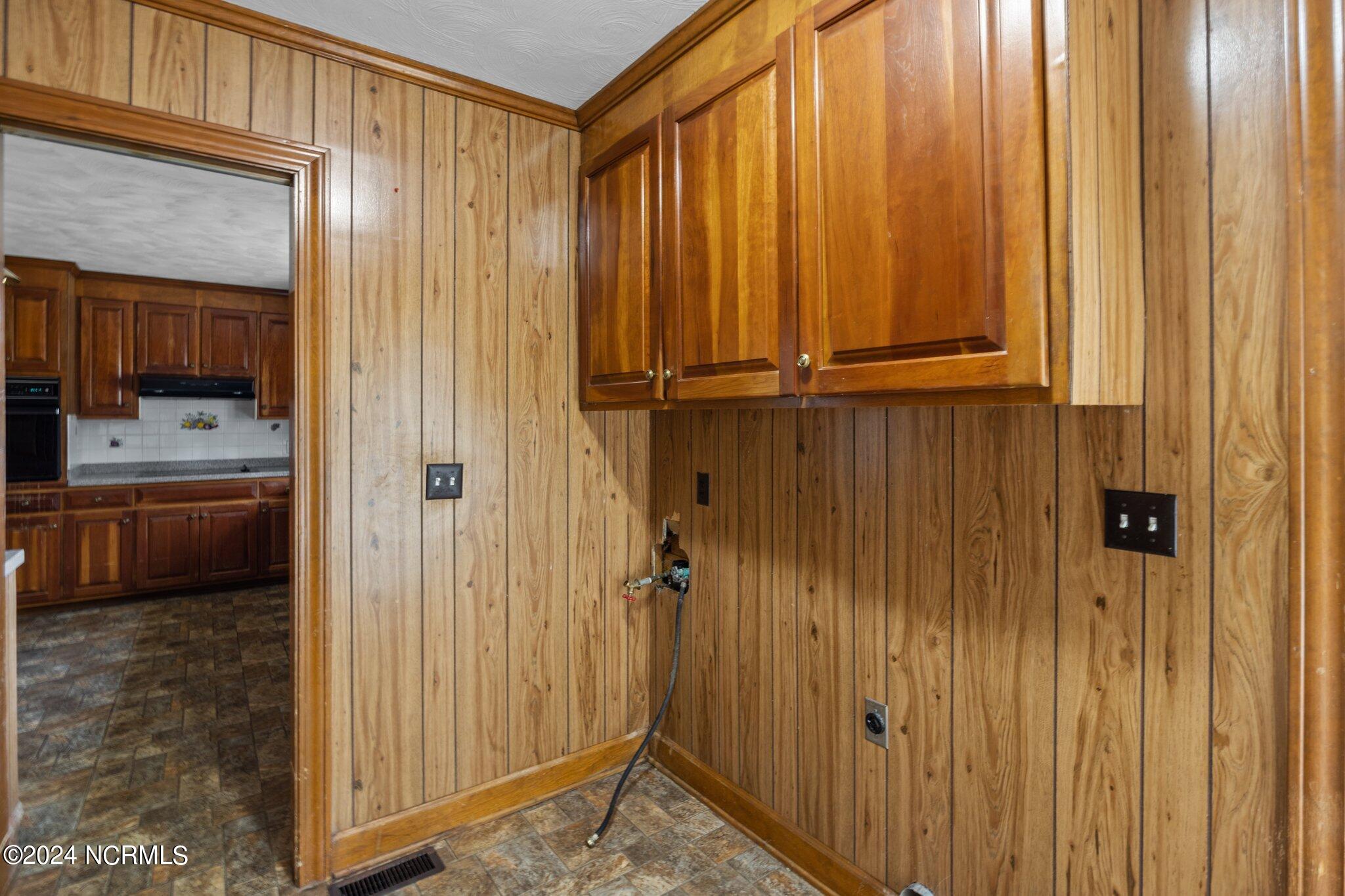 1041 Oakview Road Williamston, NC 27892 - Photo 16 of 42 16-web-or-mls-470A7485