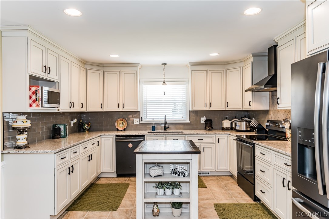 4401 Dunraven Road Chesterfield, VA 23236 - Photo 7 of 35 a kitchen with stainless steel appliances a sink stove refrigerator and cabinets