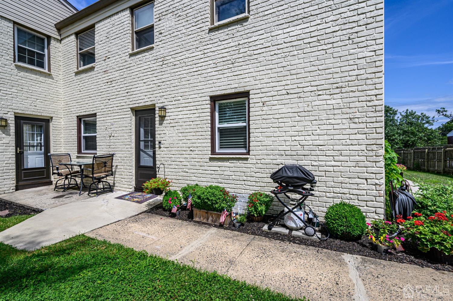 420 Cross Road, Unit B3 Matawan, NJ 07747 - Photo 20 of 24 a backyard of a house with glass top table and chairs