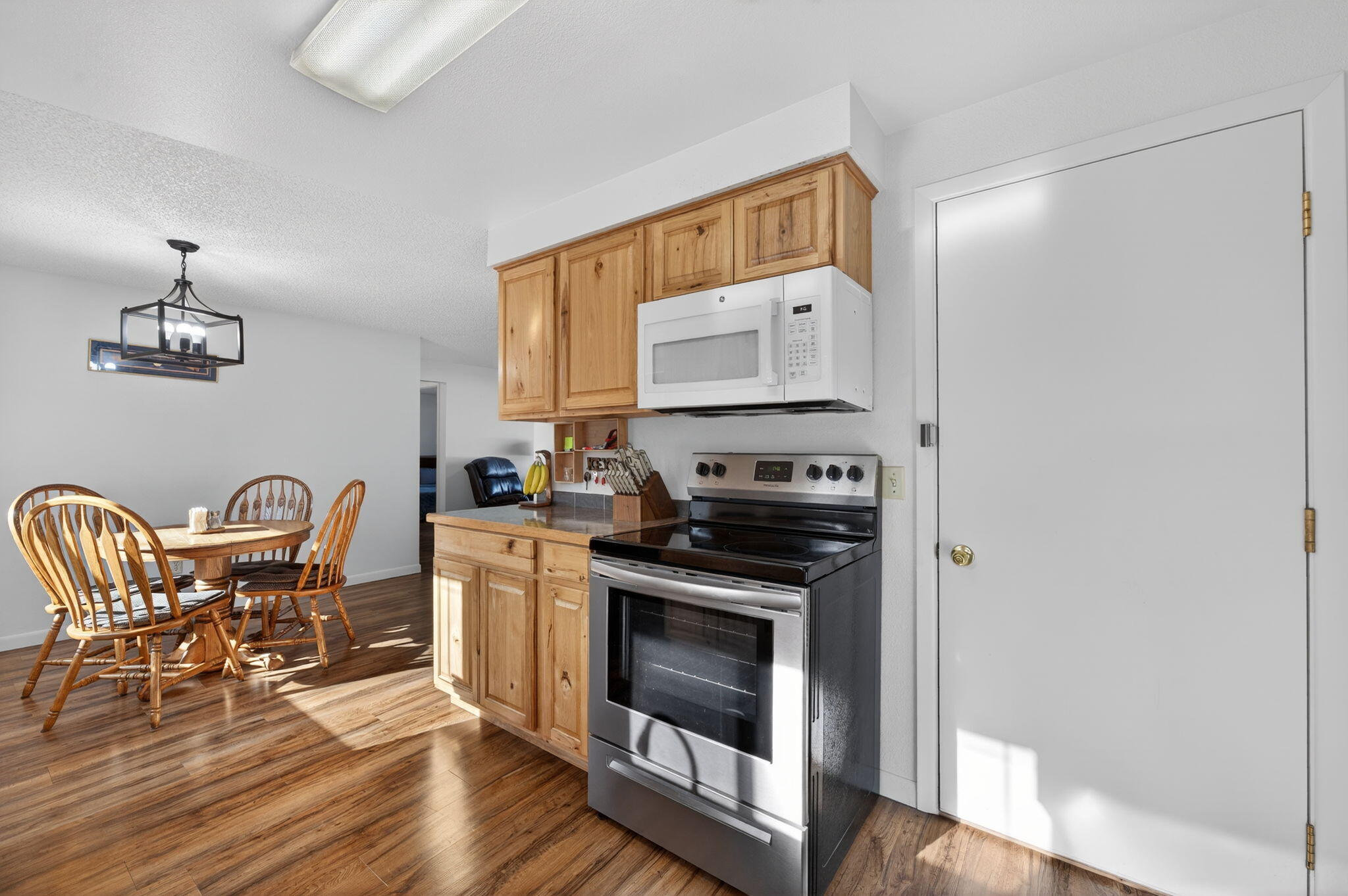 2412 Southwest Wickiup Avenue Redmond, OR 97756 - Photo 12 of 46 38-web-or-mls-2412-SW-Wickiup-Ave-Redmon