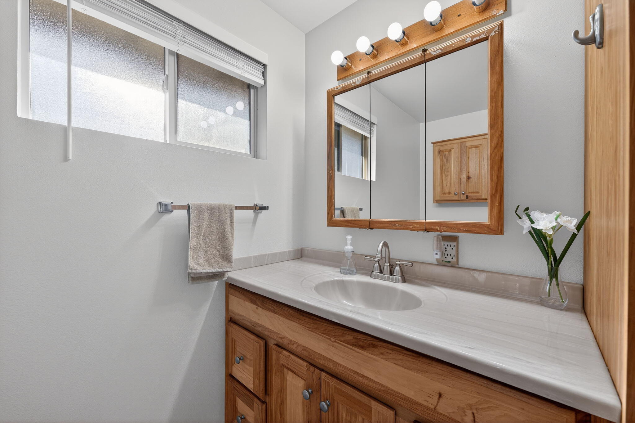 2412 Southwest Wickiup Avenue Redmond, OR 97756 - Photo 20 of 46 16-web-or-mls-2412-SW-Wickiup-Ave-Redmon