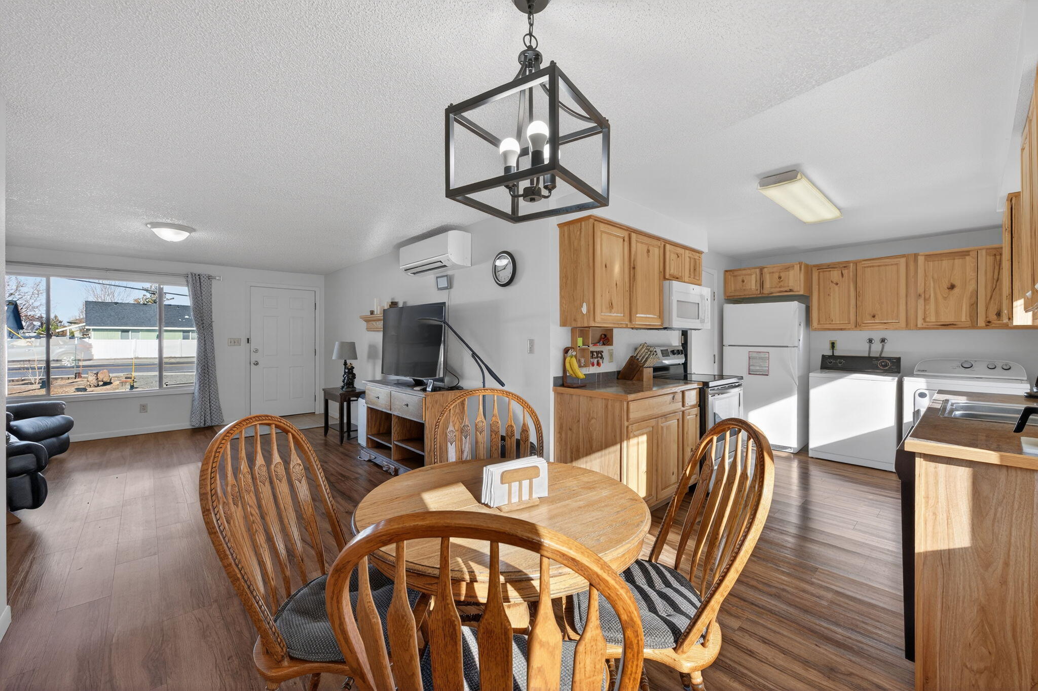 2412 Southwest Wickiup Avenue Redmond, OR 97756 - Photo 6 of 46 31-web-or-mls-2412-SW-Wickiup-Ave-Redmon
