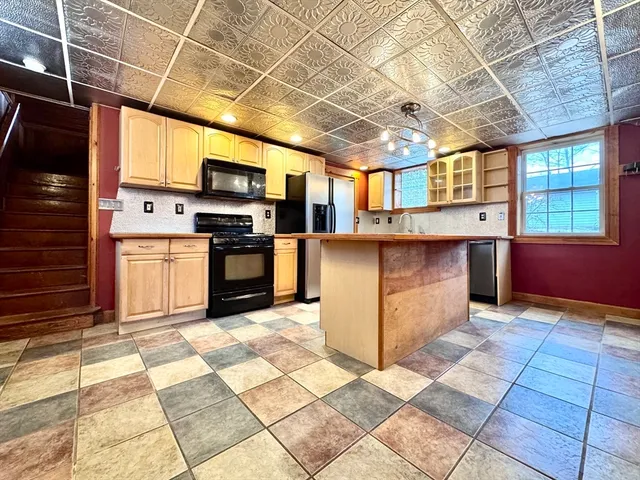 $2,950 | 53 Circuit Road, Dedham, MA 02026