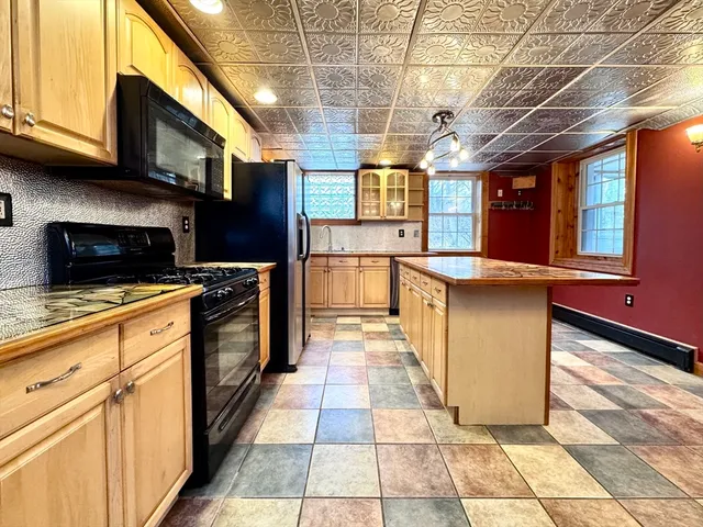 $2,950 | 53 Circuit Road, Dedham, MA 02026