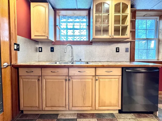 $2,950 | 53 Circuit Road, Dedham, MA 02026