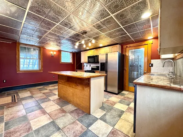 $2,950 | 53 Circuit Road, Dedham, MA 02026