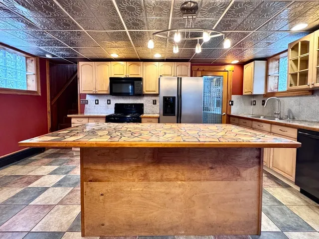 $2,950 | 53 Circuit Road, Dedham, MA 02026