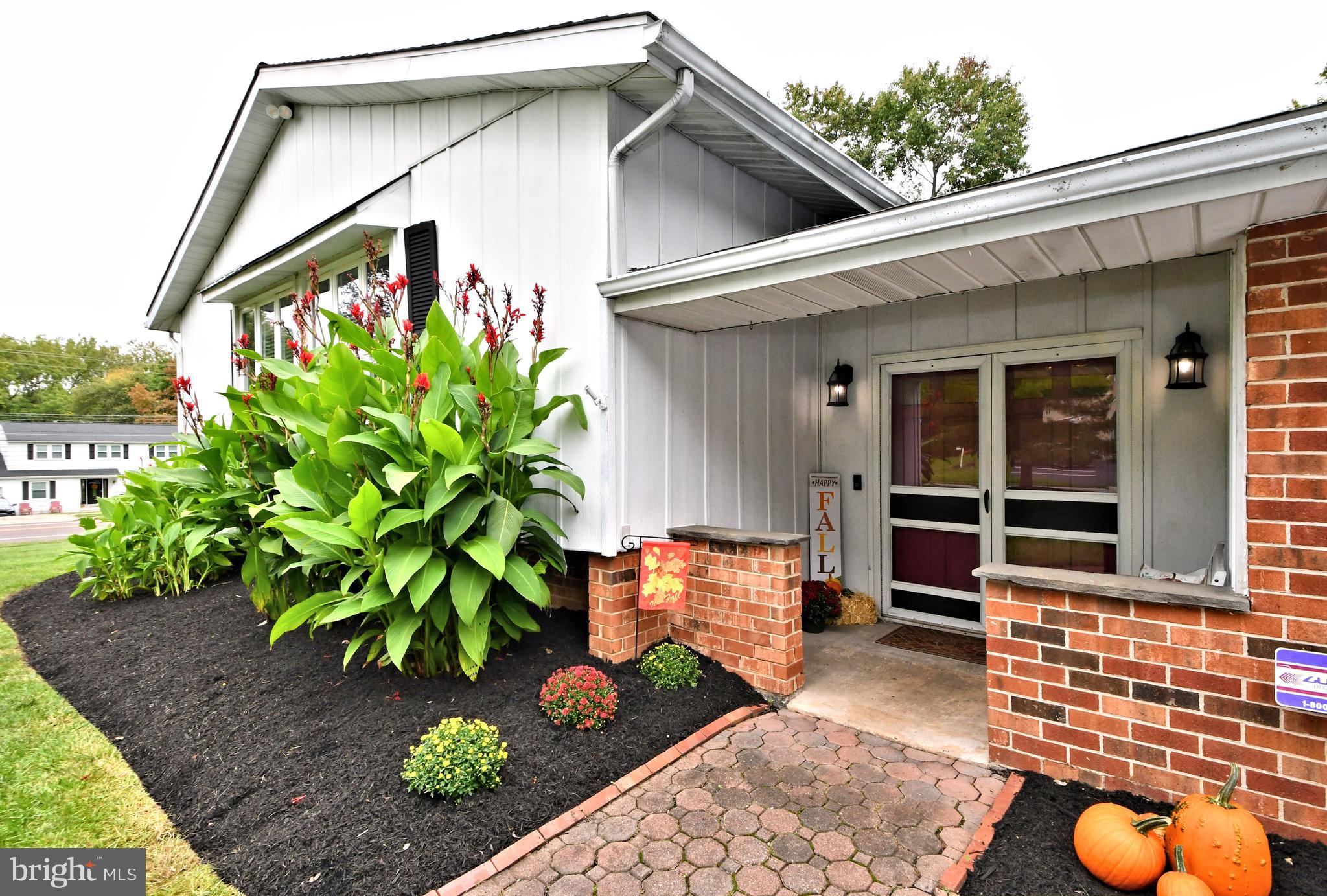 525 Falcon Road Norristown, PA 19403 - Photo 3 of 38 Gallery Image 3