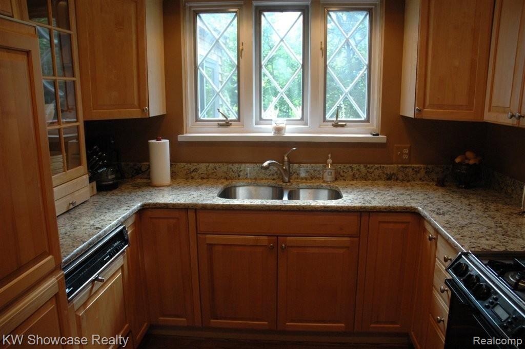 3935 Cumberland Road Berkley, MI 48072 - Photo 4 of 12 DSC_0281.JPG