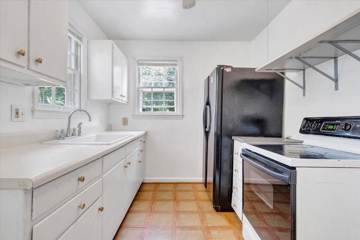 2104 York Road Southwest Roanoke, VA 24015 - Photo 8 of 29 15-MIB05558