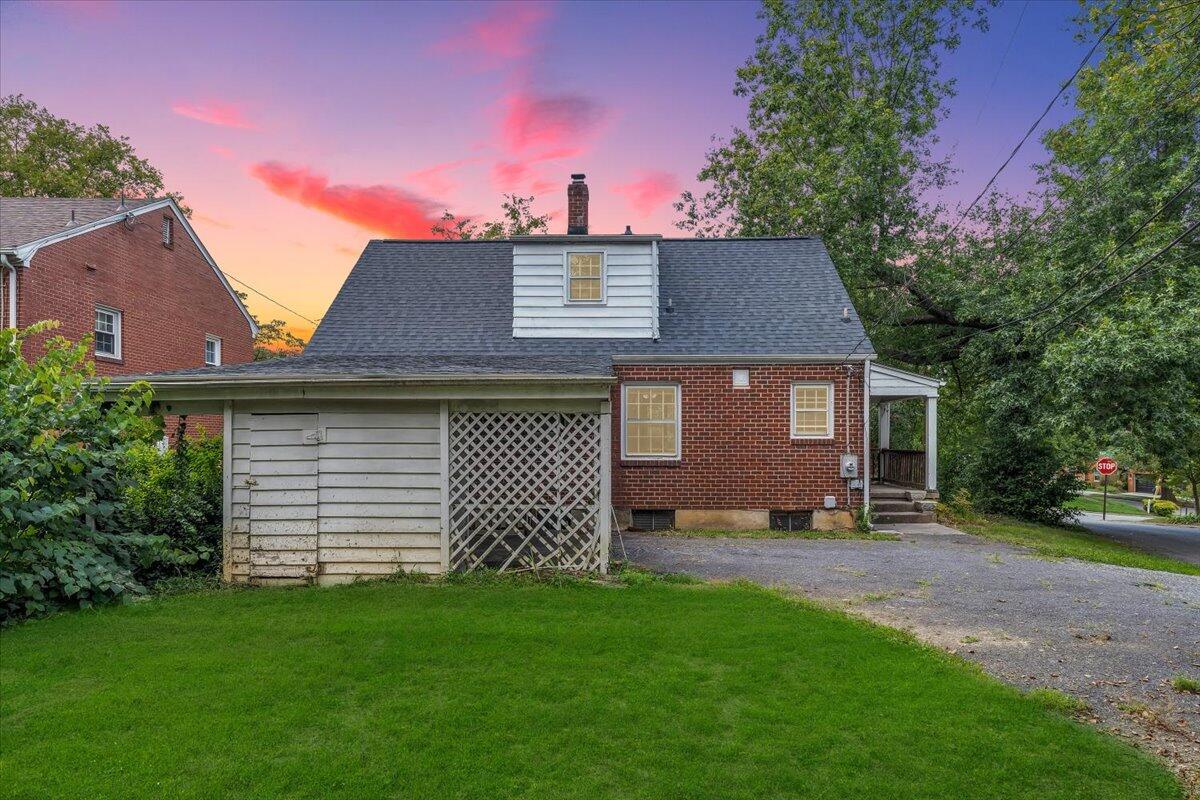 2104 York Road Southwest Roanoke, VA 24015 - Photo 2 of 29 03-MIB05621