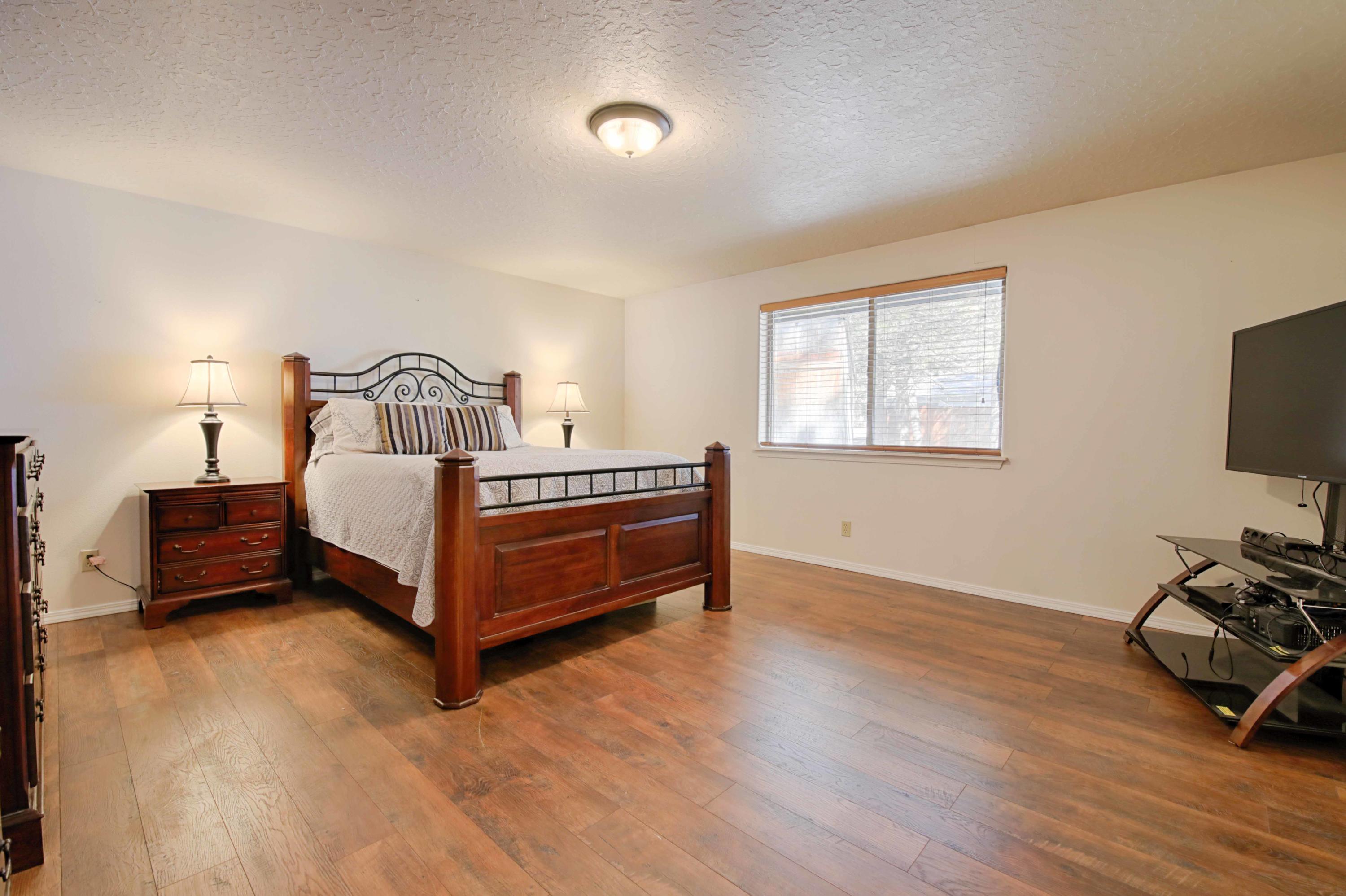 15900 Old Mill Road La Pine, OR 97739 - Photo 11 of 18 Primary Bedroom