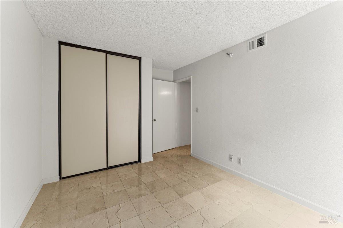 2121 Vale Road, Unit 31 San Pablo, CA 94806 - Photo 15 of 36 a view of an empty room