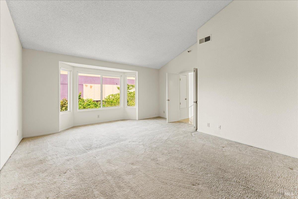 2121 Vale Road, Unit 31 San Pablo, CA 94806 - Photo 21 of 36 an empty room with windows