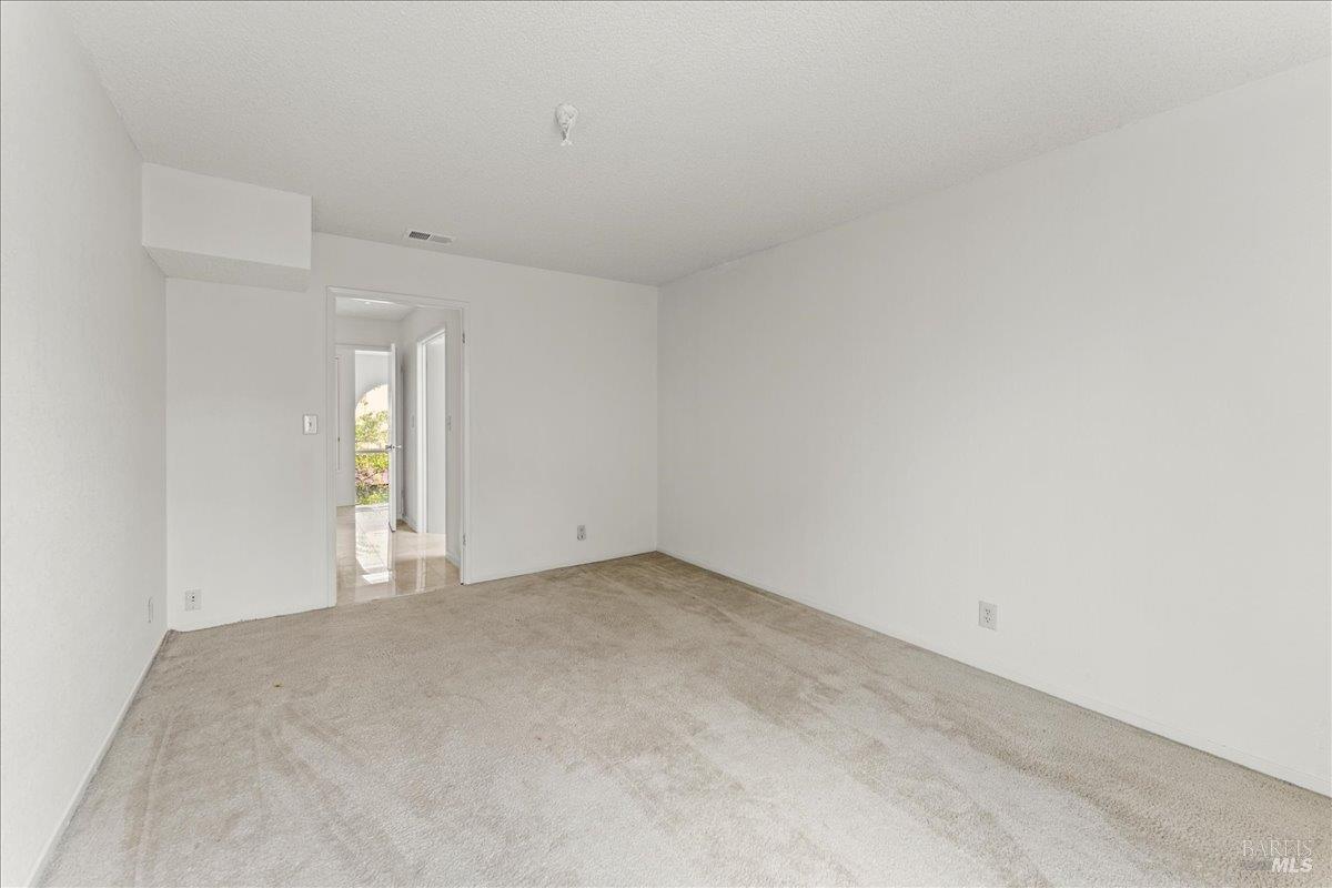 2121 Vale Road, Unit 31 San Pablo, CA 94806 - Photo 29 of 36 a view of an empty room