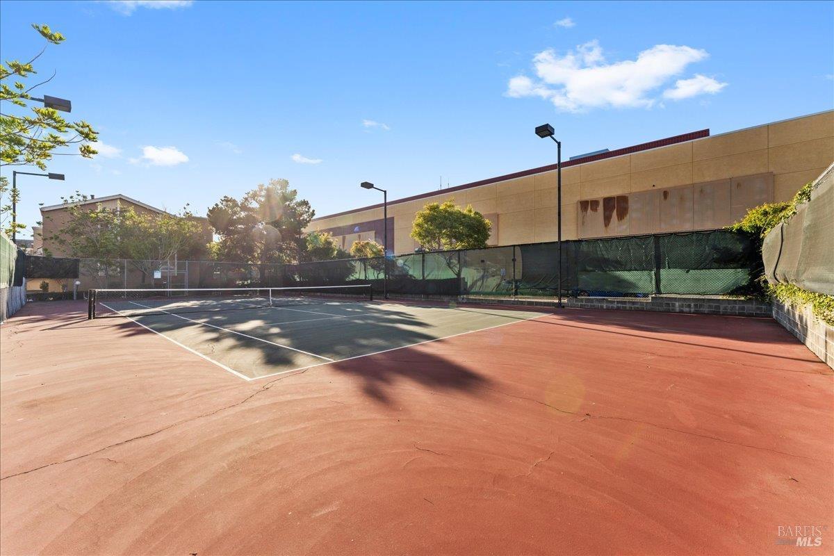 2121 Vale Road, Unit 31 San Pablo, CA 94806 - Photo 34 of 36 a view of a backyard of a house