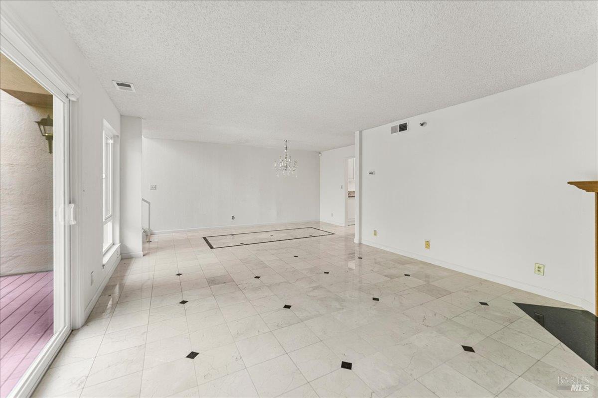 2121 Vale Road, Unit 31 San Pablo, CA 94806 - Photo 6 of 36 a view of an empty room