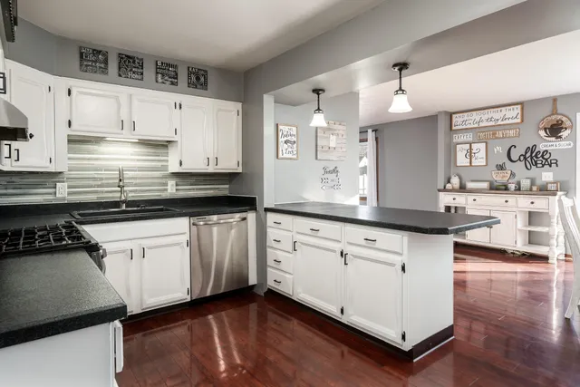 $189,000 | 237 Theodore Street, Loves Park, IL 61111